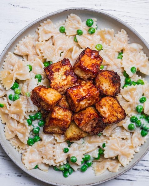 Coconut pasta with crispy tofu